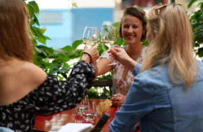 01_Let&rsquo;s Dine with Swiss Wine_© Swiss Wine Promotion